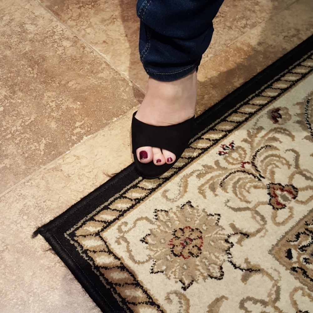Heels - Picture 2 of 4